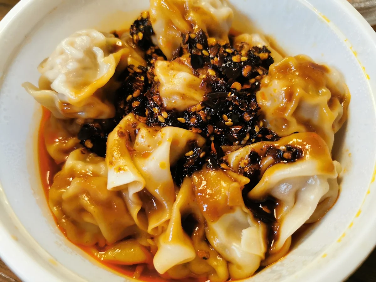 紅油抄手 pork wonton in chili sauce